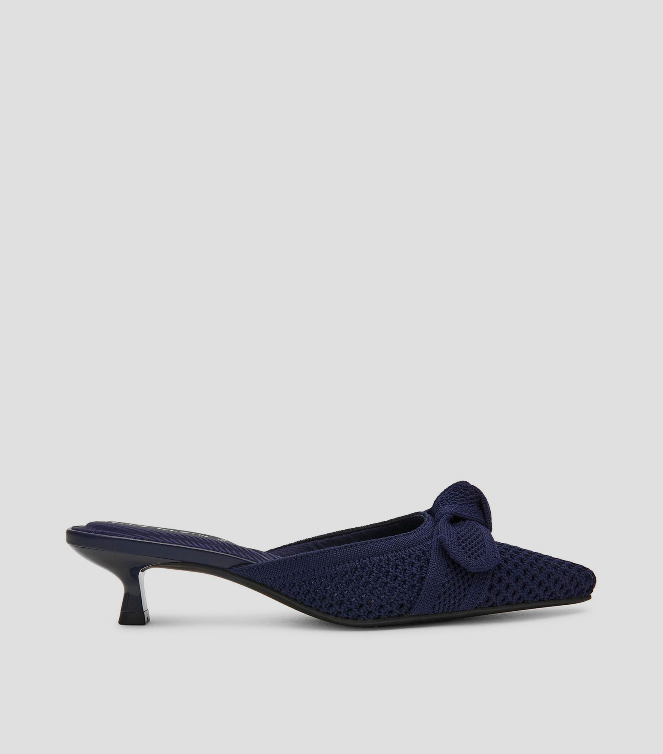 Zapatillas con tacón bajo de aguja Mujer